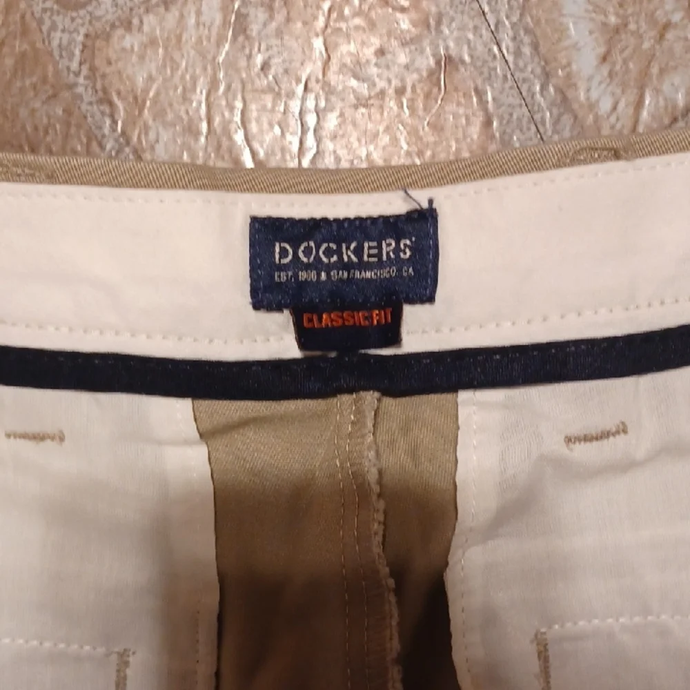 Dockers Men's Classic Fit Khaki Pants 36x32